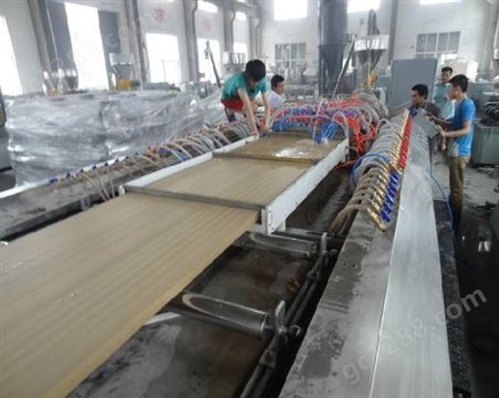 竹木纤维墙板生产线快装集成墙板设备快装墙板机器生产厂家