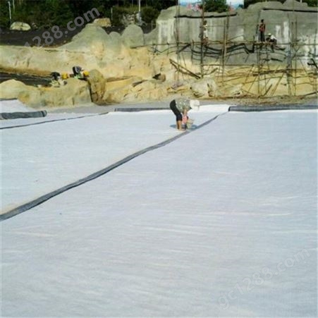 专业生产 覆膜防水毯 人工湖蓄水池防水毯 气物填埋场